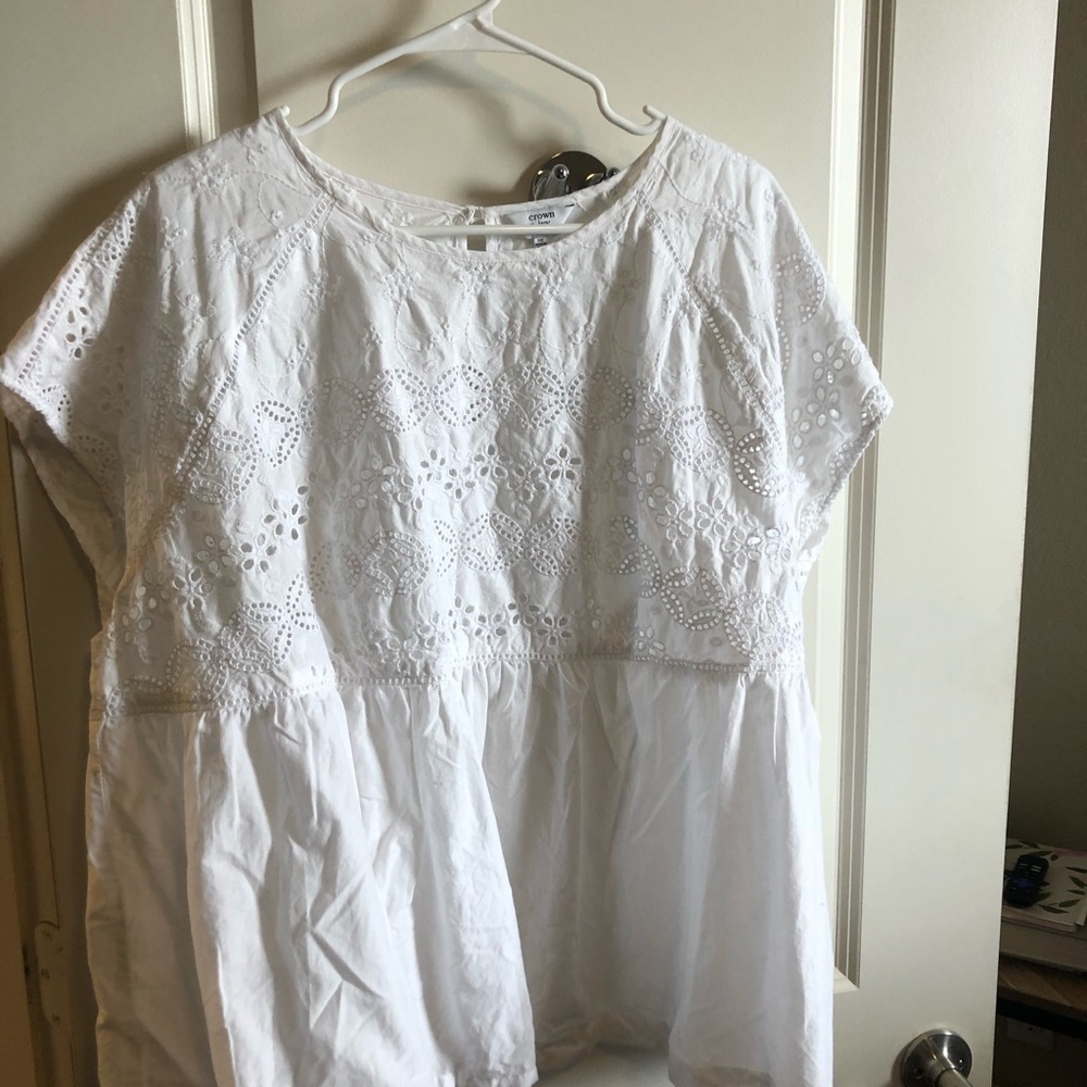 super cute crown and ivy shirt! 3X